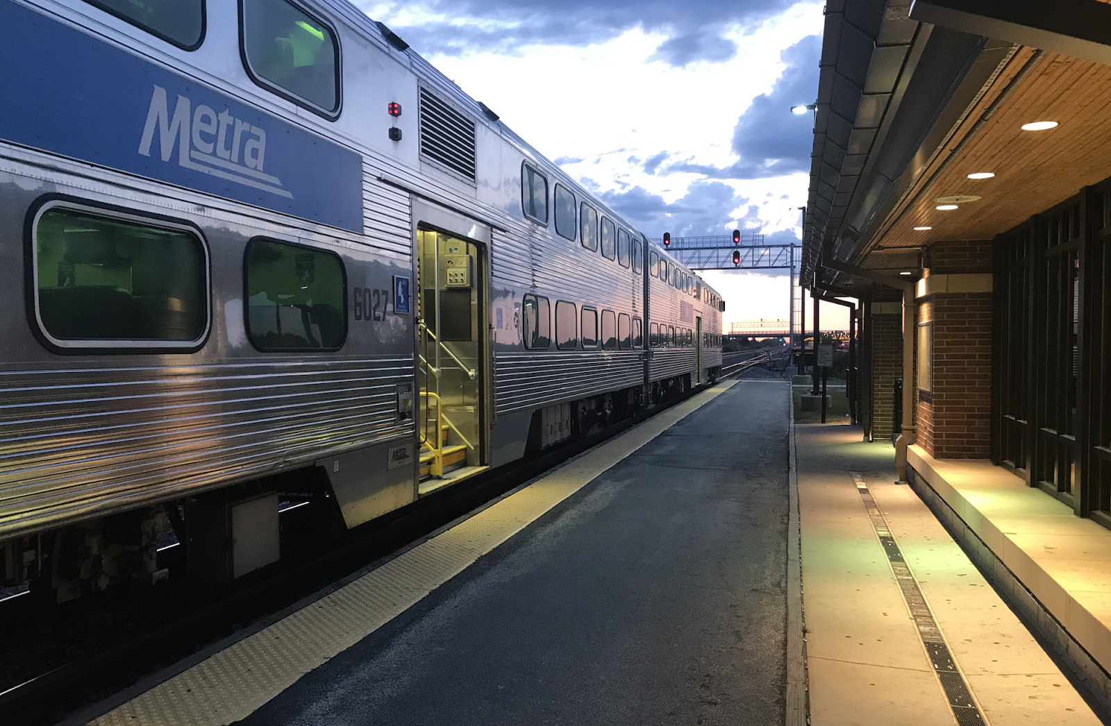 A Metra train about to leave for Chicago